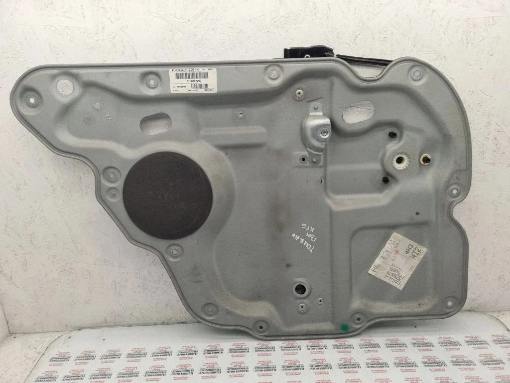 Rear window lifting mechanism without motor – Volkswagen Touran II (2010-2016)