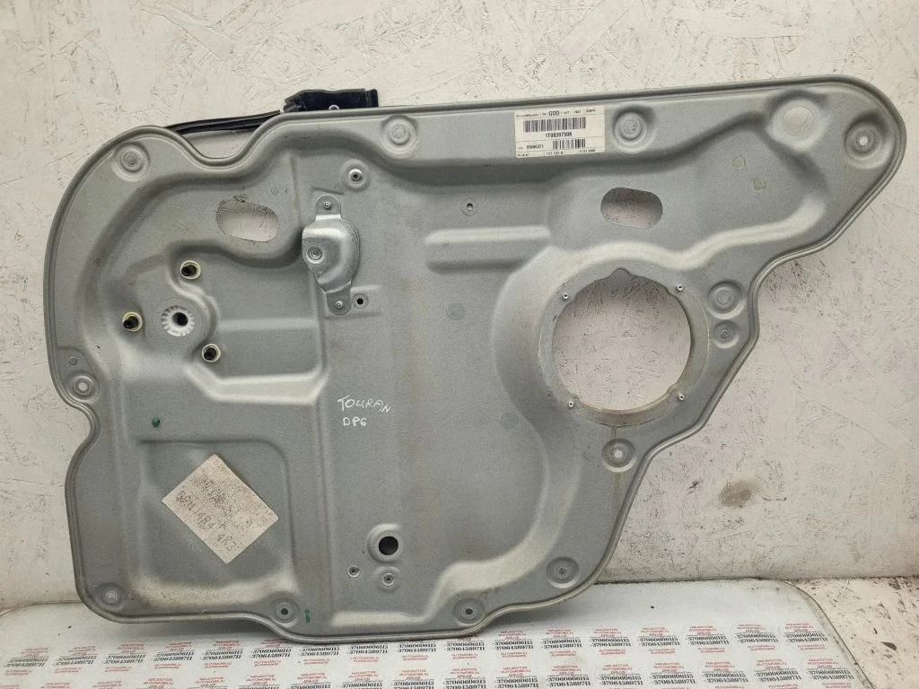 Rear window lifting mechanism without motor 1T0839730K