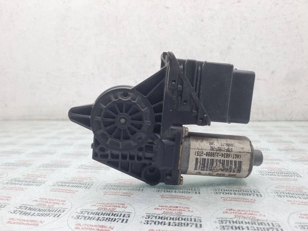 Aizmugurējā loga pacēlāja motoriņš 3B5839751AD