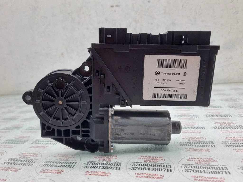 Rear door window regulator motor – Volkswagen Touareg I (2002-2010)