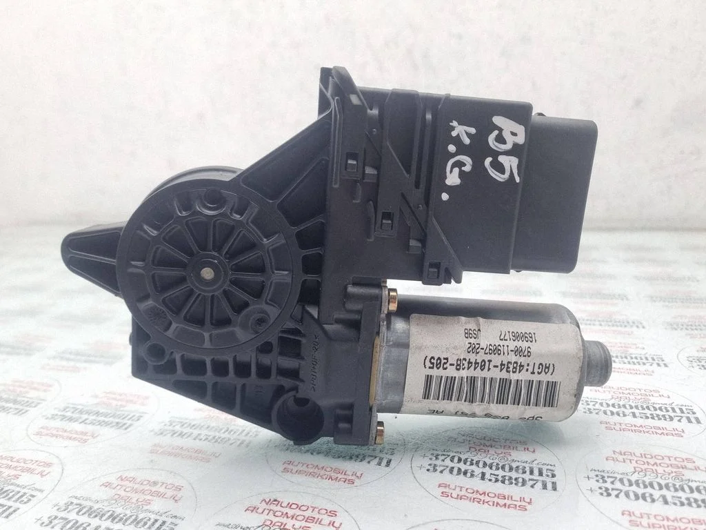 Rear door window regulator motor 3B9839751AE