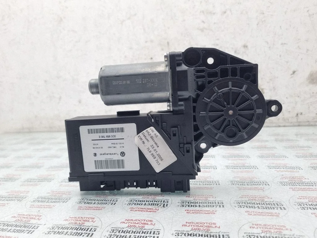 Aizmugurējā loga pacēlāja motoriņš 3D0959795E