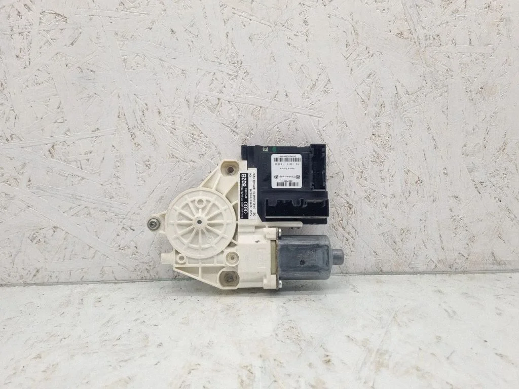 Rear door window regulator motor 8P4959802B