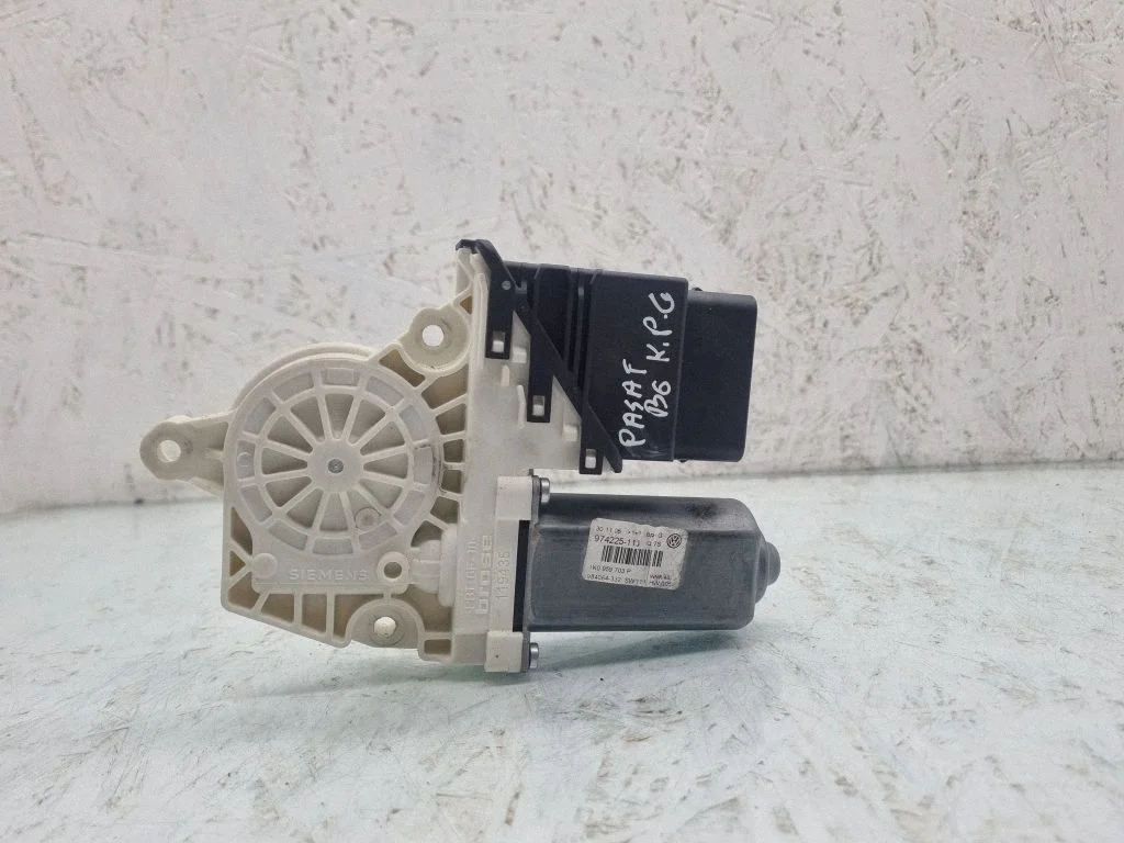 Rear door window regulator motor 1K0959703P