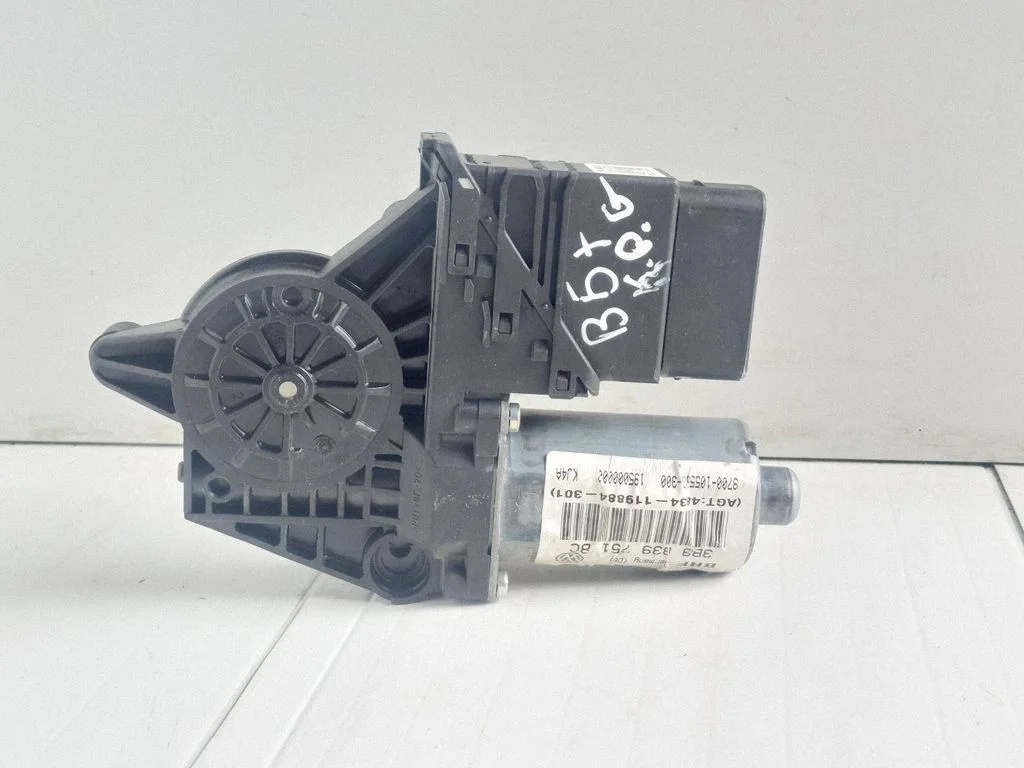 Tagaukse aknatõstuki mootor 3B9839751BC