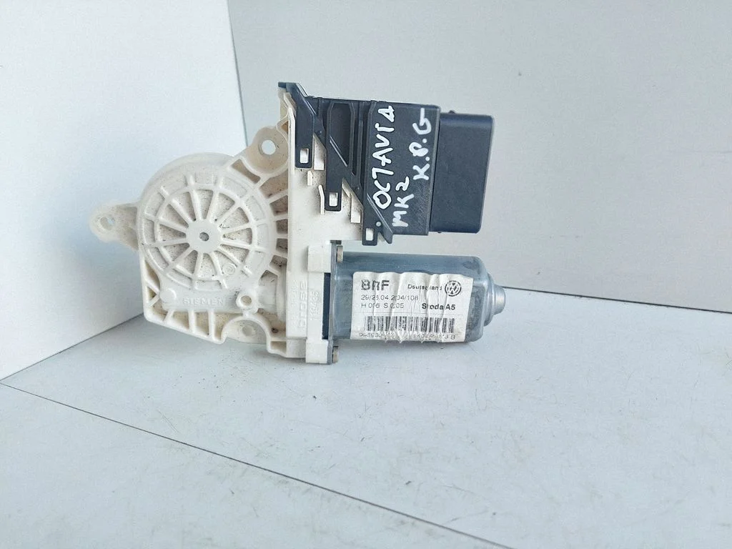 Rear door window regulator motor – Skoda Octavia Mk2 (1Z) (2004-2013)
