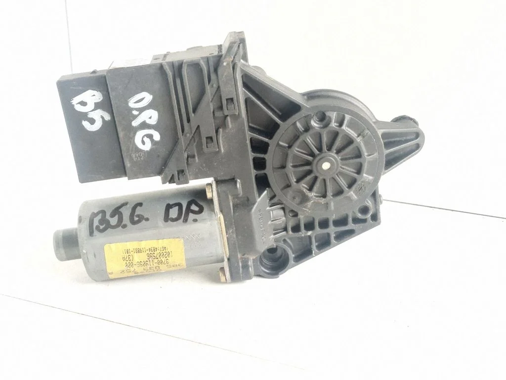 Aizmugurējā loga pacēlāja motoriņš 3B5839752A