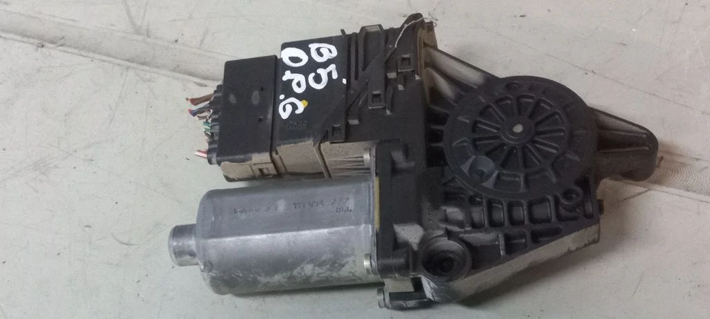 Aizmugurējā loga pacēlāja motoriņš 0130821696