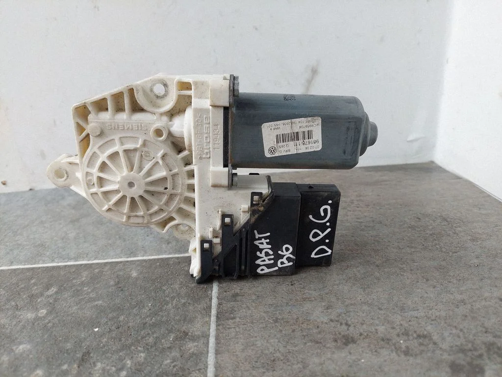 Rear door window regulator motor 3C9959704