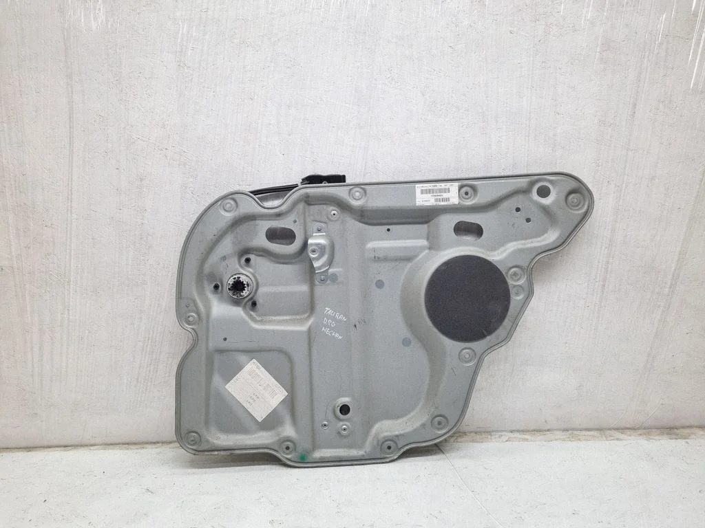 Podnośnik szyby tylnej mechaniczny (ręczny) – Volkswagen Touran I (2003-2010)