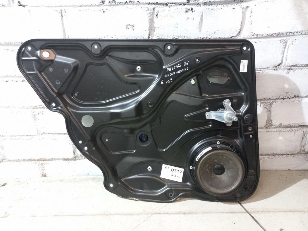 Podnośnik szyby tylnej mechaniczny (ręczny) – Volkswagen Passat B6 (2005-2010)