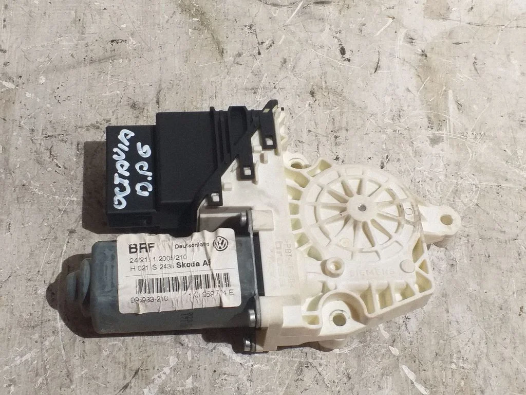Rear door window regulator motor – Skoda Octavia Mk2 (1Z) (2004-2013)