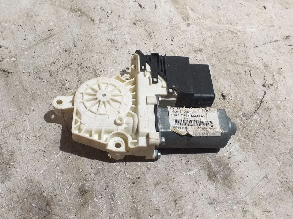 Rear door window regulator motor – Skoda Octavia Mk2 (1Z) (2004-2013)