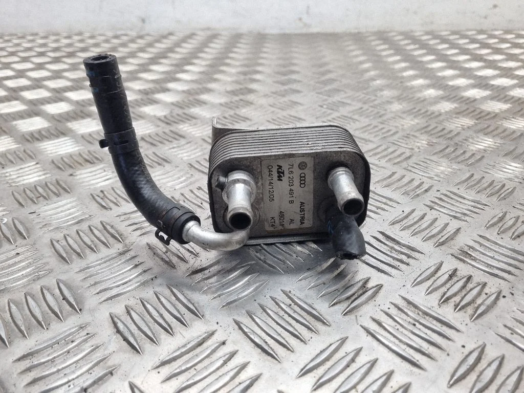 Oil filter mounting bracket – Volkswagen Touareg I (2002-2010)