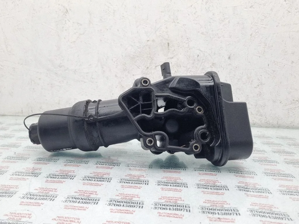 Oil filter mounting bracket – Volkswagen Touran II (2010-2016)