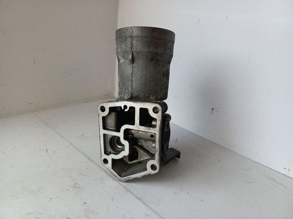Oil filter mounting bracket – Skoda Octavia Mk2 (1Z) (2004-2013)
