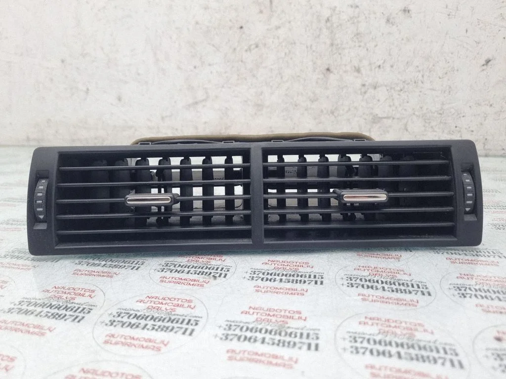 Armatuurlaua keskmine õhutusrest – Audi A4 S4 B7 8E 8H (2005-2008)