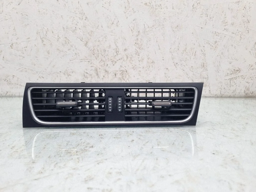 Dash center air vent grill – Audi A4 Allroad B8 (2008-2016)