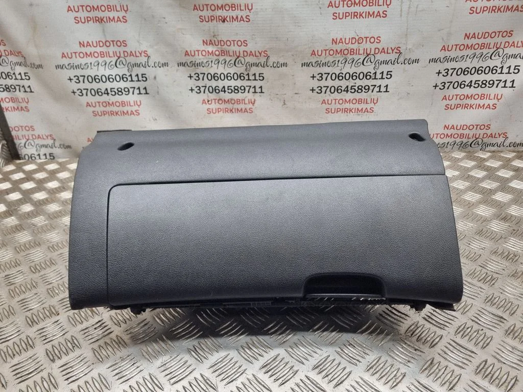 Glove box 1Z1857097L