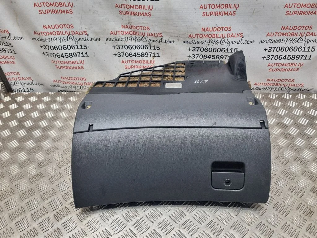 Glove box 4B1857035E