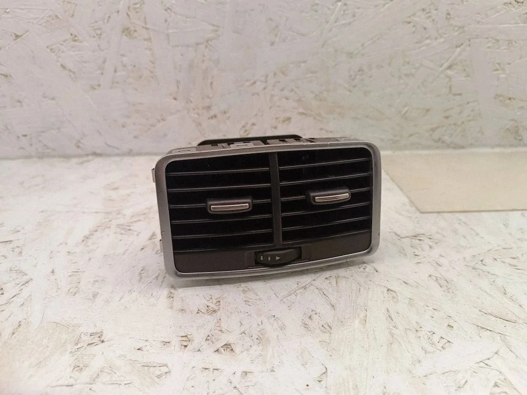 Dash center air vent grill – Audi A6 Allroad C6 (2006-2011)