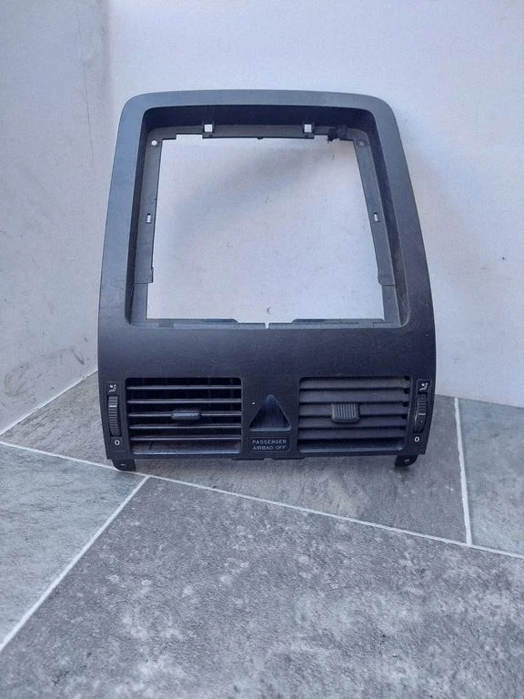 Środkowe kratki nawiewu – Volkswagen Touran I (2003-2010)