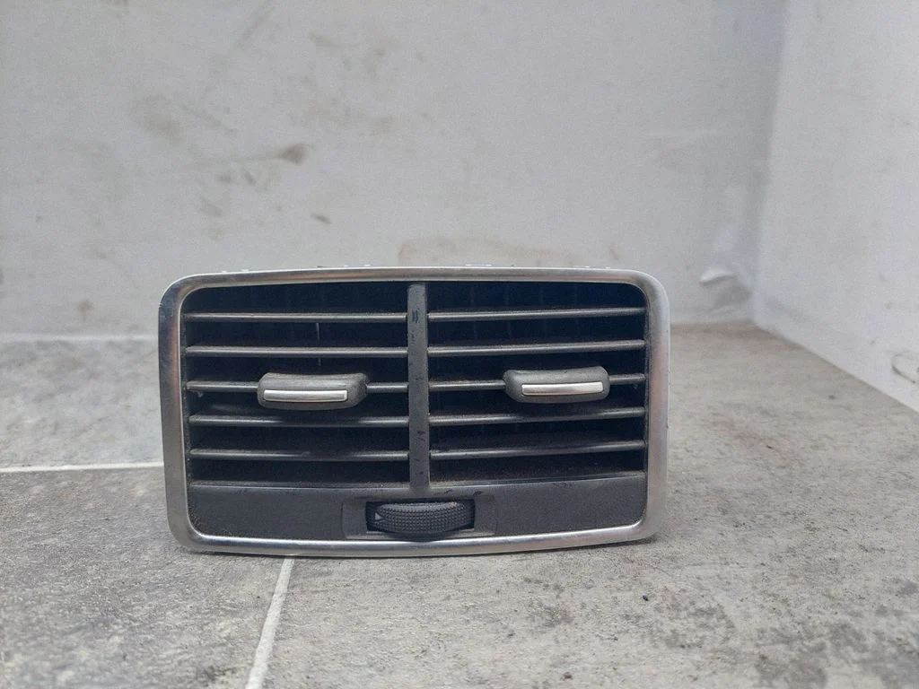 Dash center air vent grill – Audi A6 Allroad C6 (2006-2011)