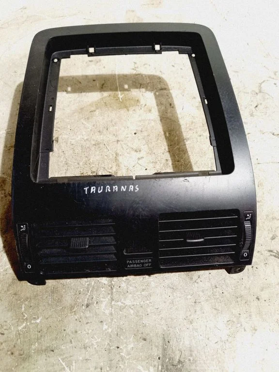 Środkowe kratki nawiewu – Volkswagen Touran I (2003-2010)