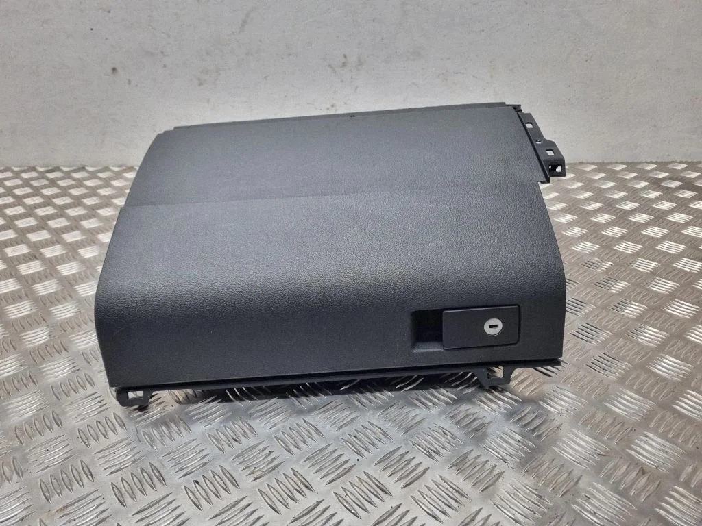 Glove box 1T1857101A