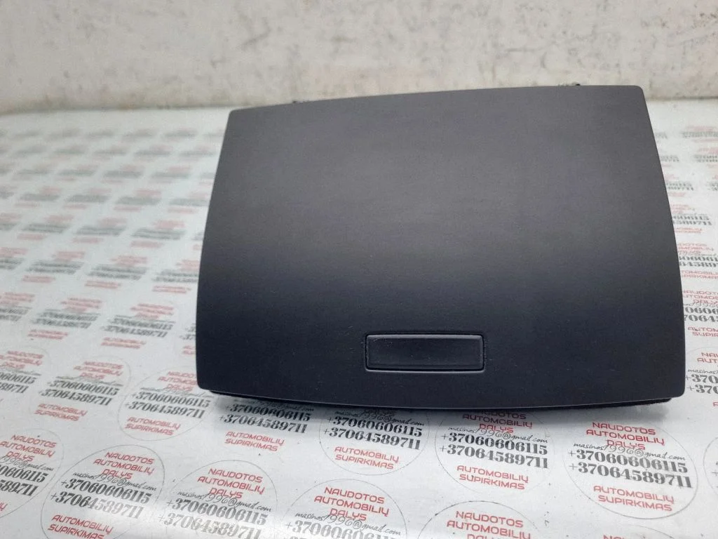 Glove box 7L6857919D