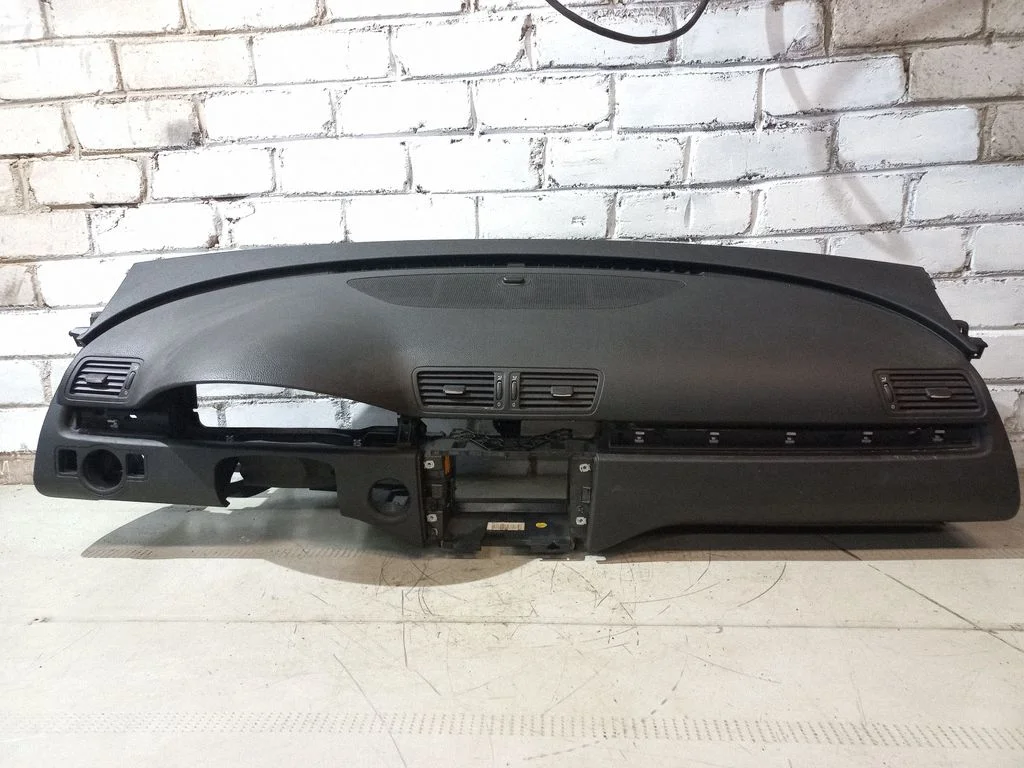 Dashboard 3C1857004K