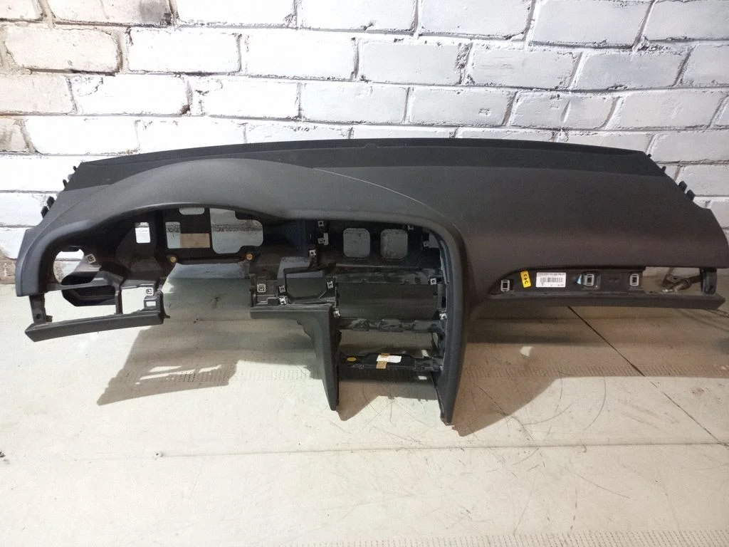 Dashboard 4F0857067A