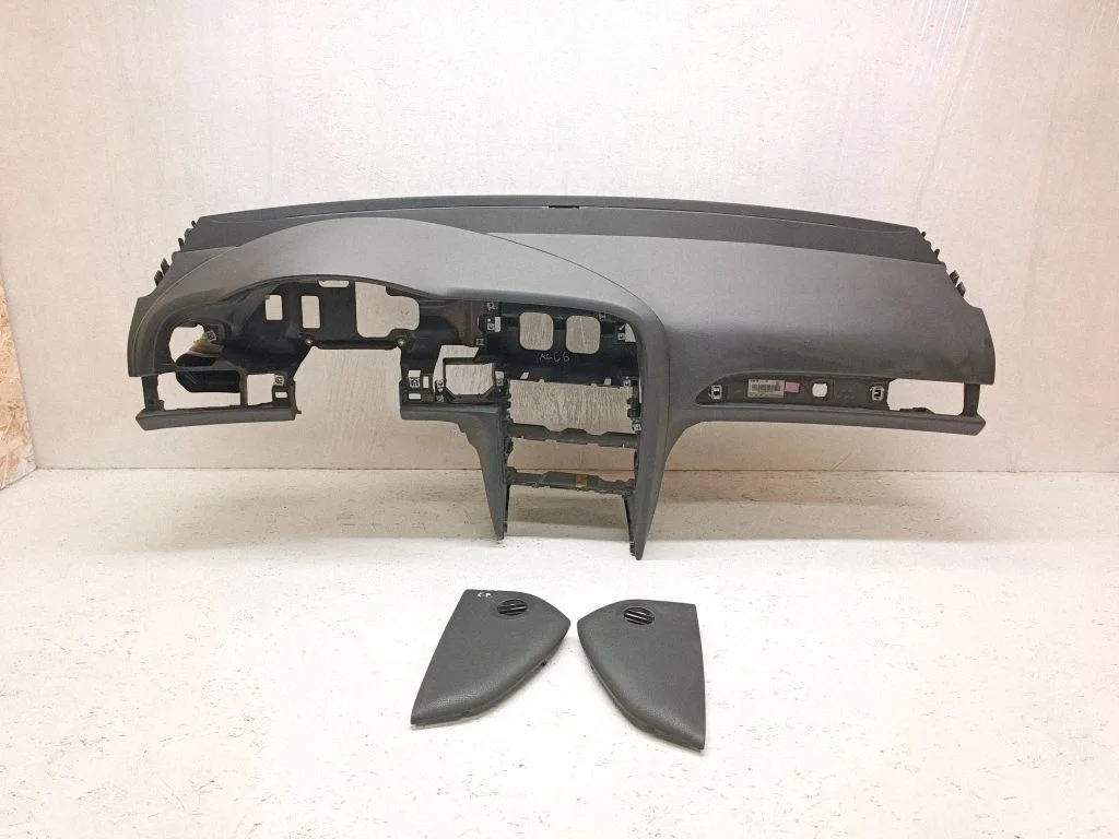 Dashboard 4F0857067