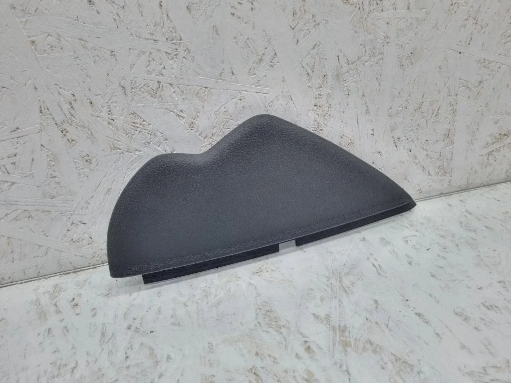 Dashboard lower bottom trim panel – Volkswagen Touran I (2003-2010)