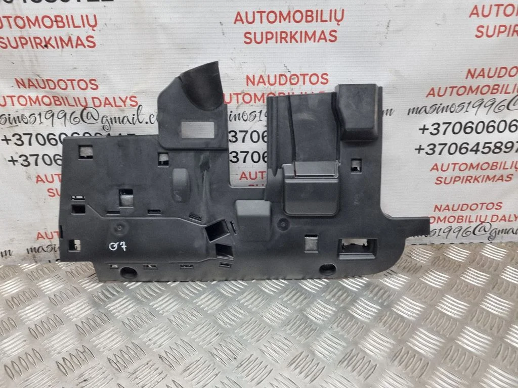 Armatuurlaua alumine viimistluspaneel – Audi Q7 4L (2005-2015)