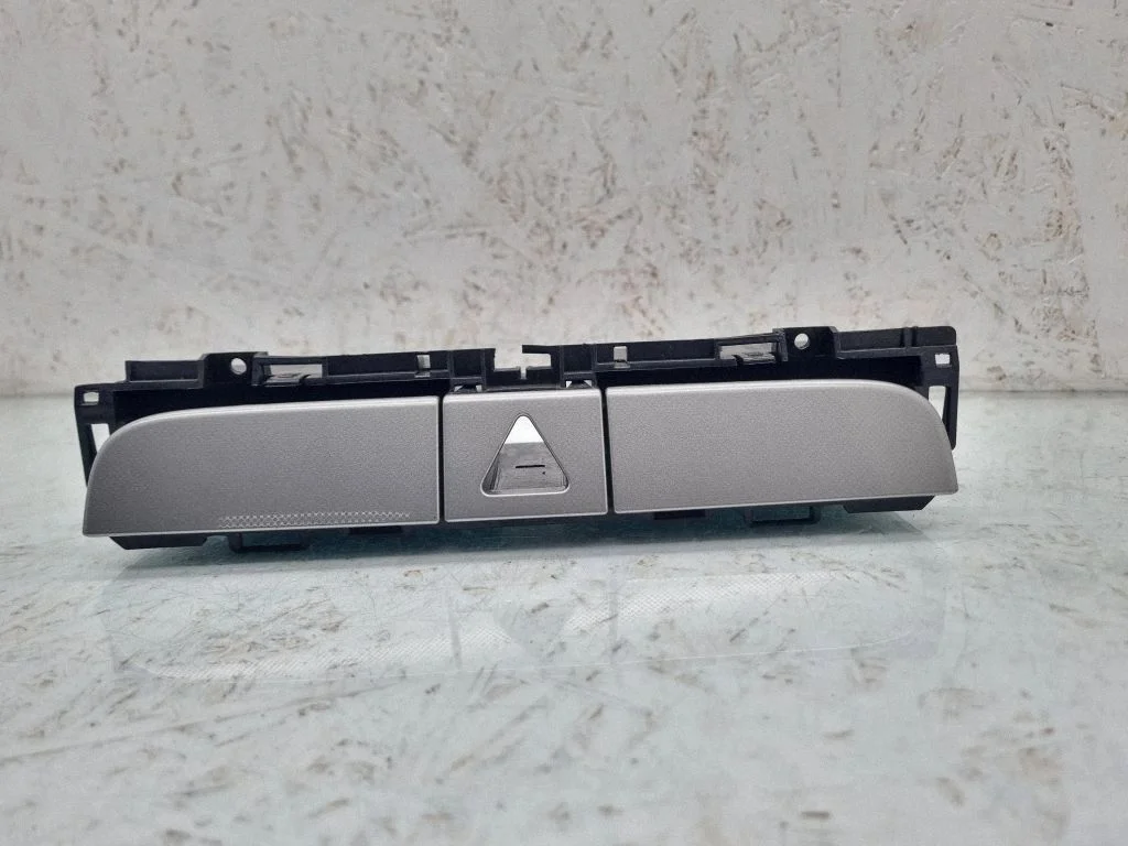 Armatuurlaua panipaik – Volkswagen Passat B6 (2005-2010)