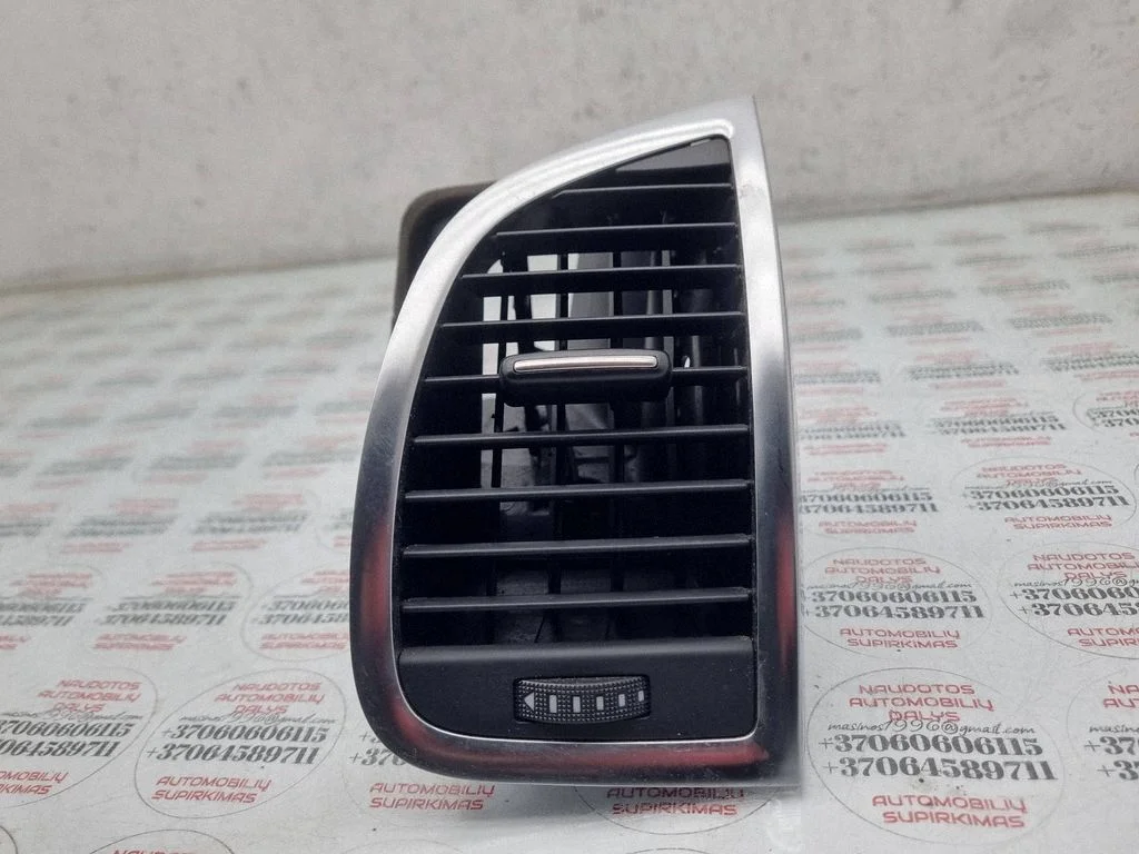 Armatuurlaua külje õhutusresti kate – Audi Q7 4L (2005-2015)