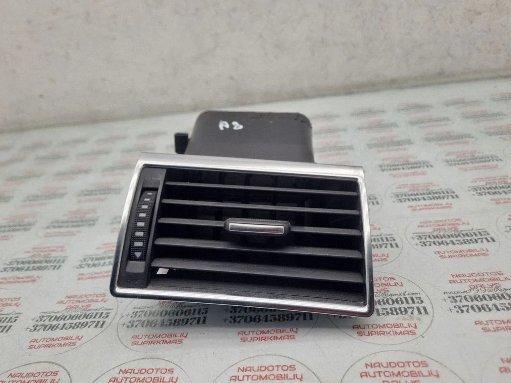 Armatuurlaua külje õhutusresti kate – Audi A8 S8 D3 4E (2002-2009)