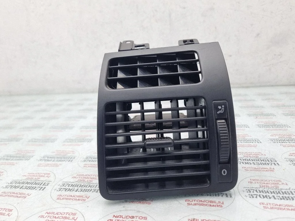 Dashboard side air vent grill/cover trim – Volkswagen Touran I (2003-2010)