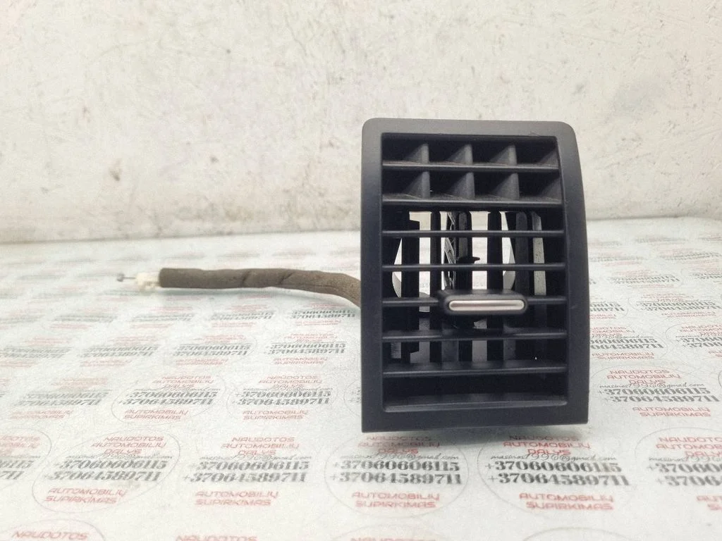 Dashboard side air vent grill/cover trim – Volkswagen Touareg I (2002-2010)