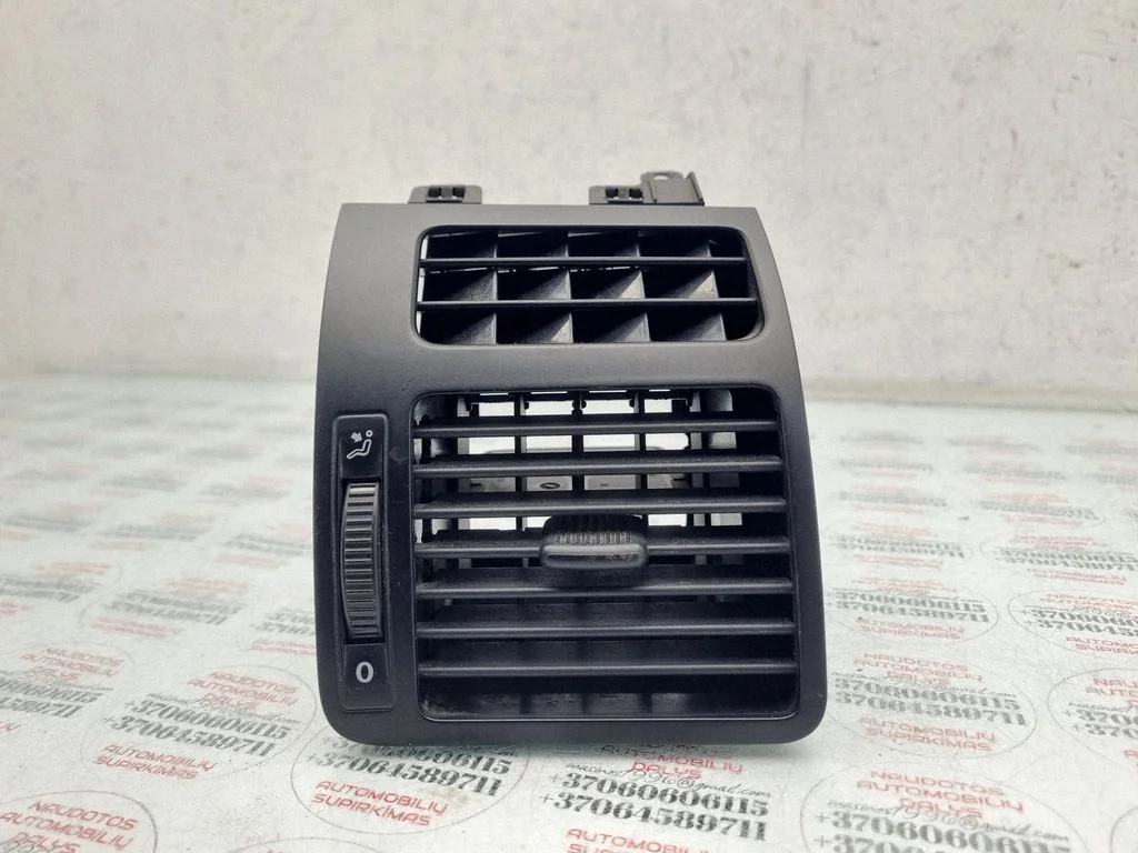 Dashboard side air vent grill/cover trim – Volkswagen Touran I (2003-2010)