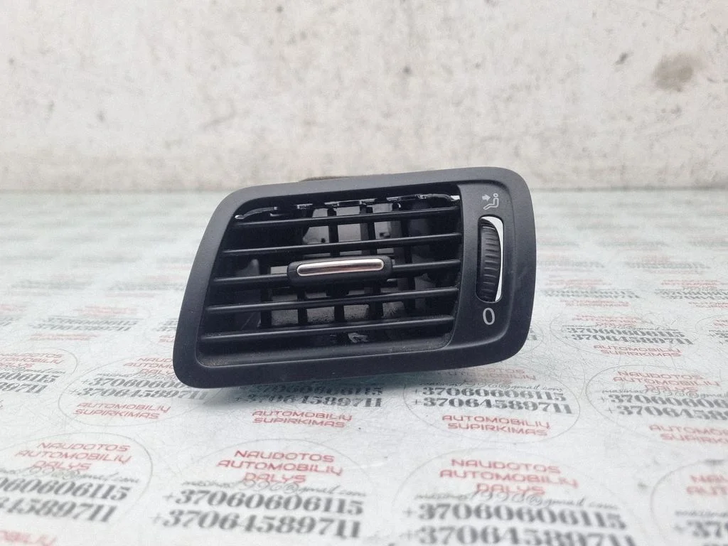 Dashboard side air vent grill/cover trim 3C1819701E