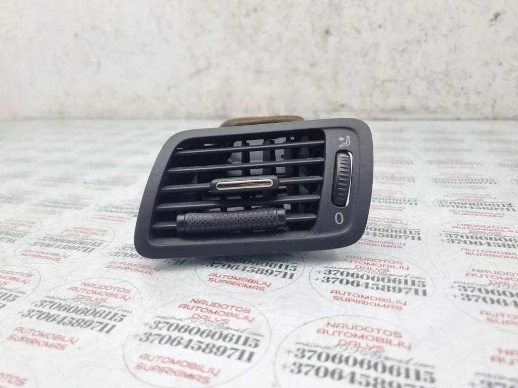 Dashboard side air vent grill/cover trim 3C1819701E