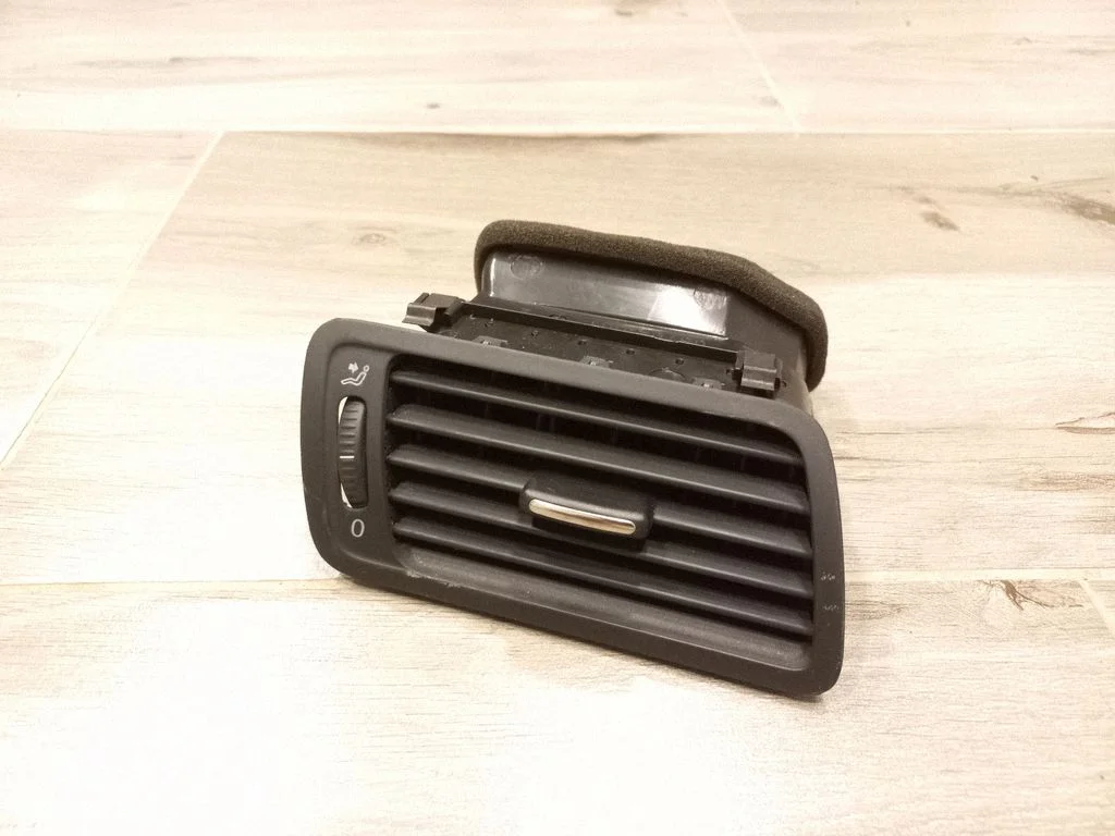 Dashboard side air vent grill/cover trim 3C1819702E