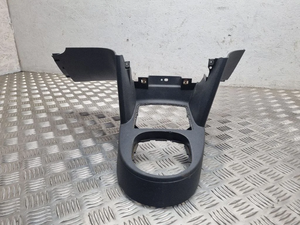 Center console 1T1863475B