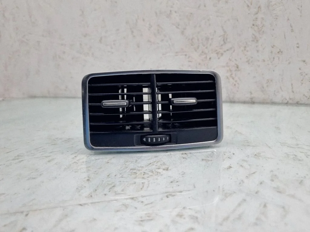 Rear air vent grill – Audi A6 Allroad C6 (2006-2011)