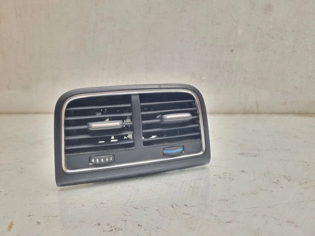 Rear air vent grill – Audi A4 Allroad B8 (2008-2016)