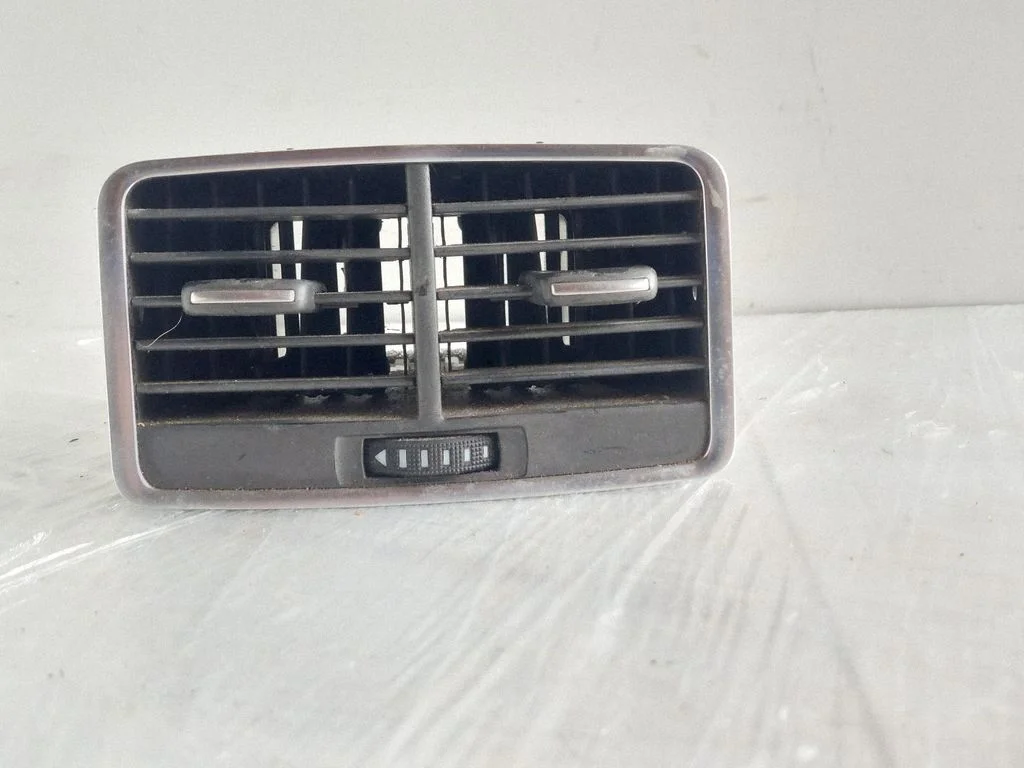 Rear air vent grill – Audi A6 Allroad C6 (2006-2011)