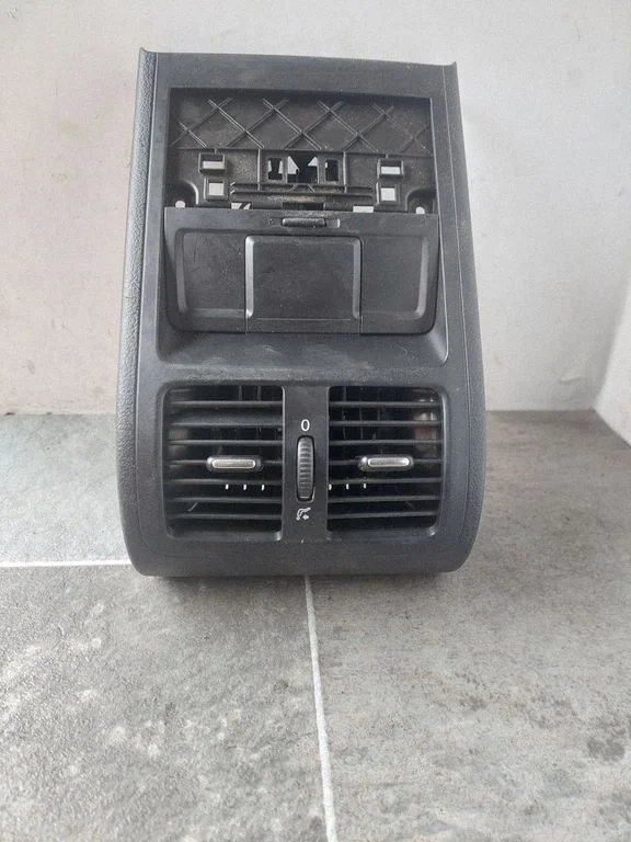 Rear air vent grill – Volkswagen Passat B6 (2005-2010)