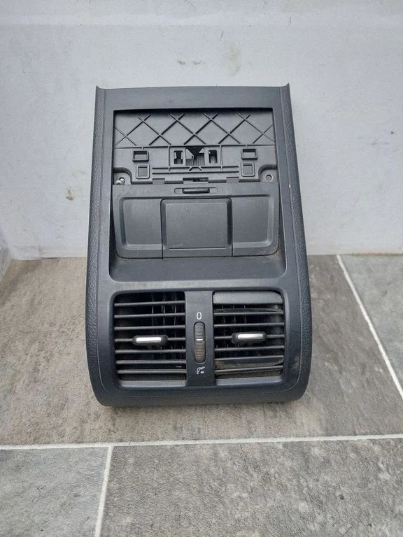 Rear air vent grill – Volkswagen Passat B6 (2005-2010)